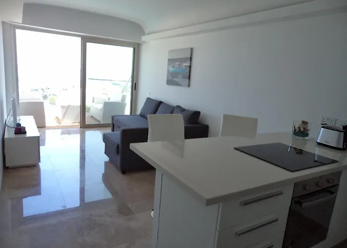 아파트 Thalassa Court Sandy Beach *